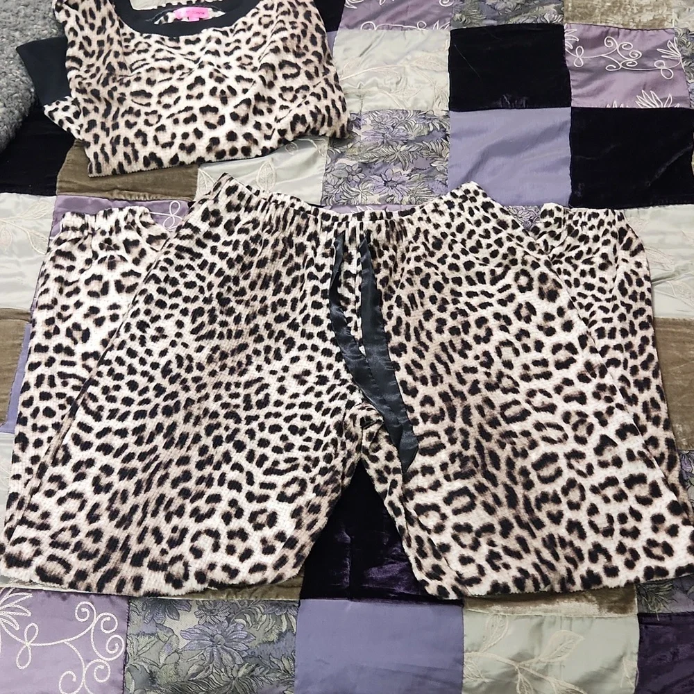 Betsey Johnson Pajama Set - Picture 7 of 11